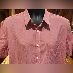 UNTUCKit men’s button front short sleeve shirt. Sharp red gingham plaid. NWOT